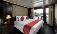 Giường trong phòng chung tại Halong Majestic Legend Cruise