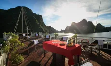 Du thuyền Rosa Boutique