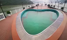 Hồ bơi trong/gần Aspira Cruises