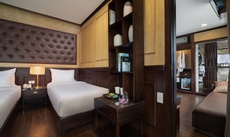 Giường trong phòng chung tại Azalea Cruise