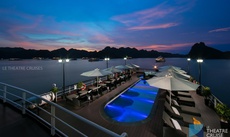 Tầm nhìn ra hồ bơi gần/tại Le Theatre Cruises - Wonder on Lan Ha Bay