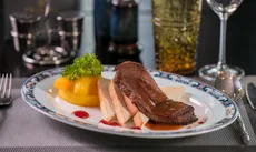 Đồ ăn tại/gần du thuyền