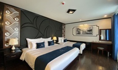 Giường trong phòng chung tại Arcady Premium Cruise