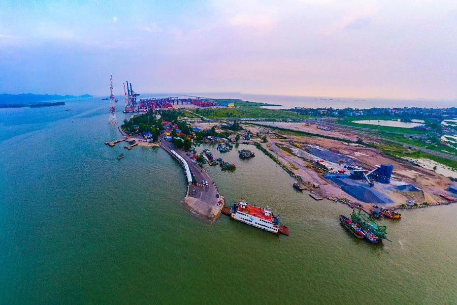 Du lịch Cát Bà đi thế nào - bến phà và cảng tàu trên đảo Cát Bà