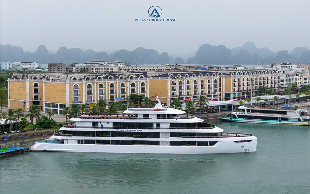 Du thuyền Aqua Luxury chuẩn 6 sao với 32 phòng hạng sang và bể bơi bốn mùa lớn nhất Vịnh Lan Hạ